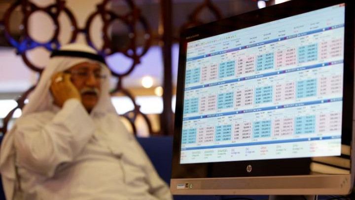 Oil holds above $107 as Hormuz workarounds and Iran risk keep crude bid
