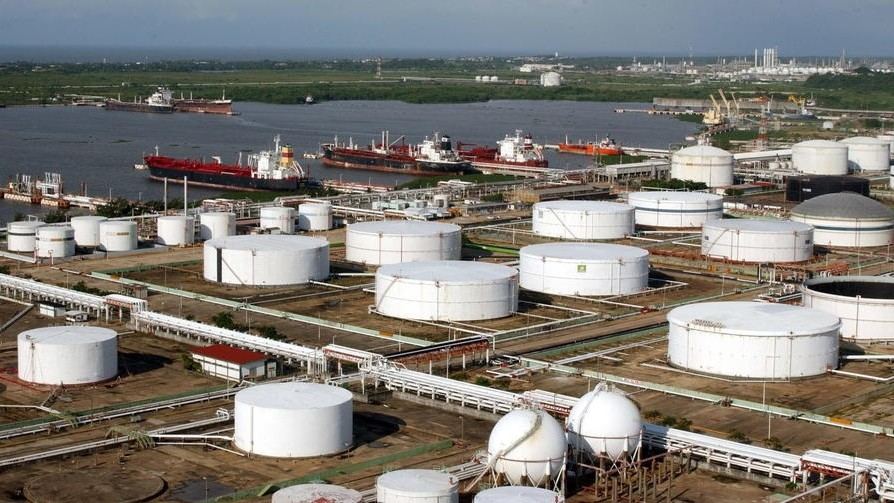 Hormuz uncertainty keeps Brent near $90 despite Iran sanctions