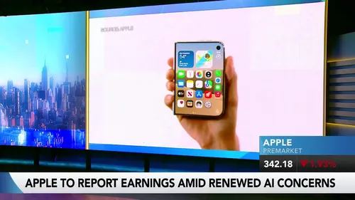 Apple earnings Monday: Piecyk says iPhone Duo AI experience falls short