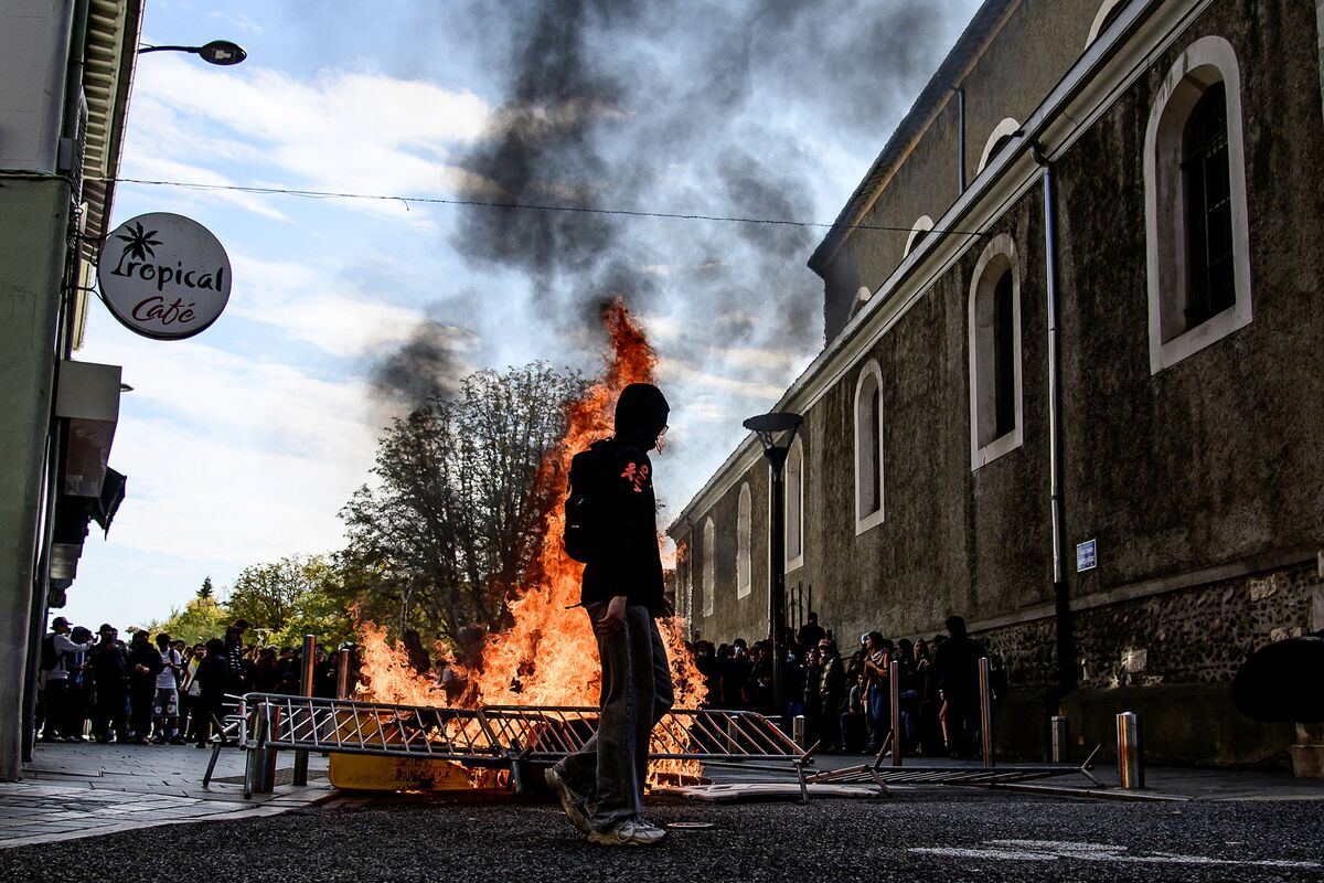 法国动荡施压欧洲央行走向债市干预