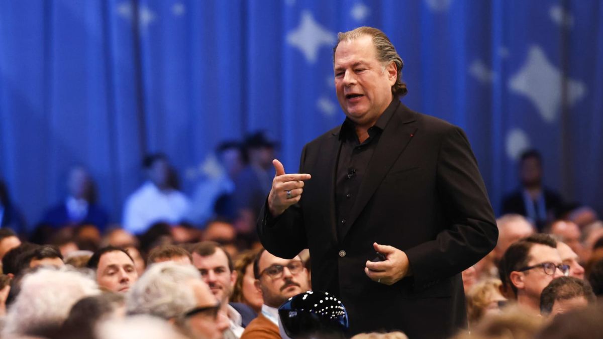 Salesforce bull case hinges on Q2 bookings and AI growth