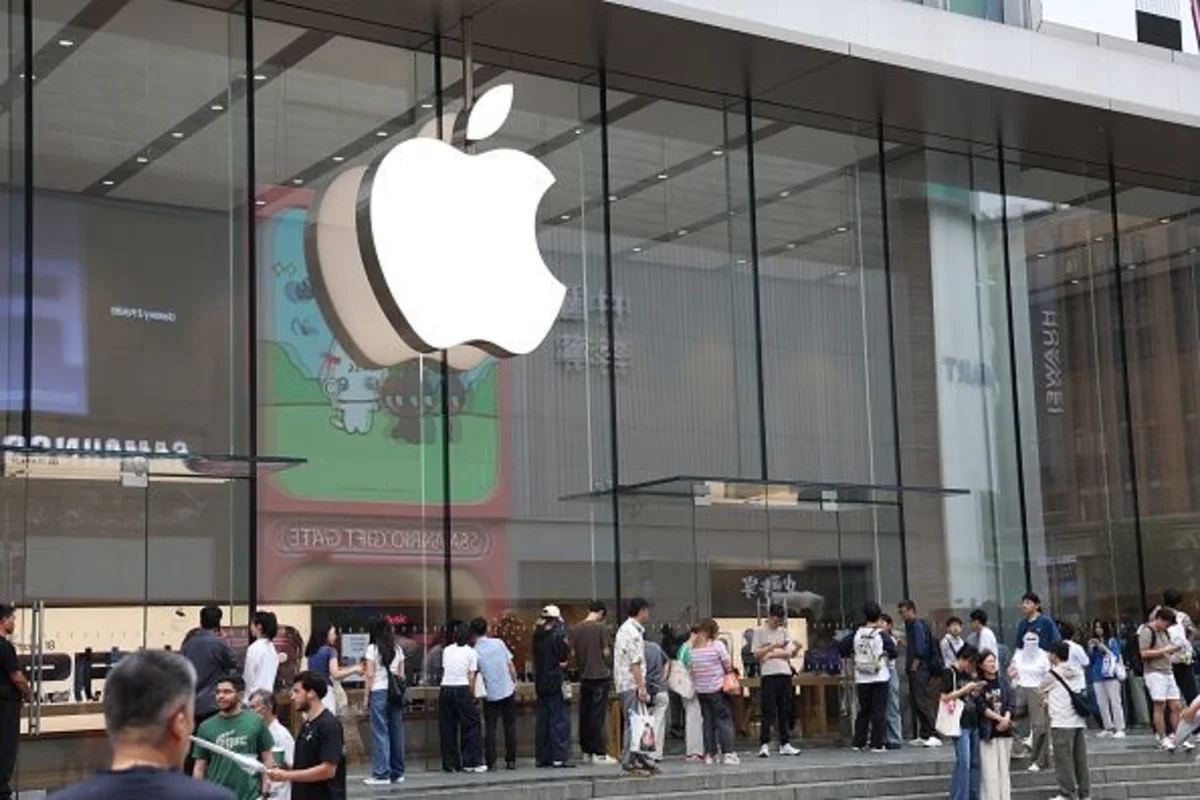 Apple record high follows $299 HomeView smart display launch