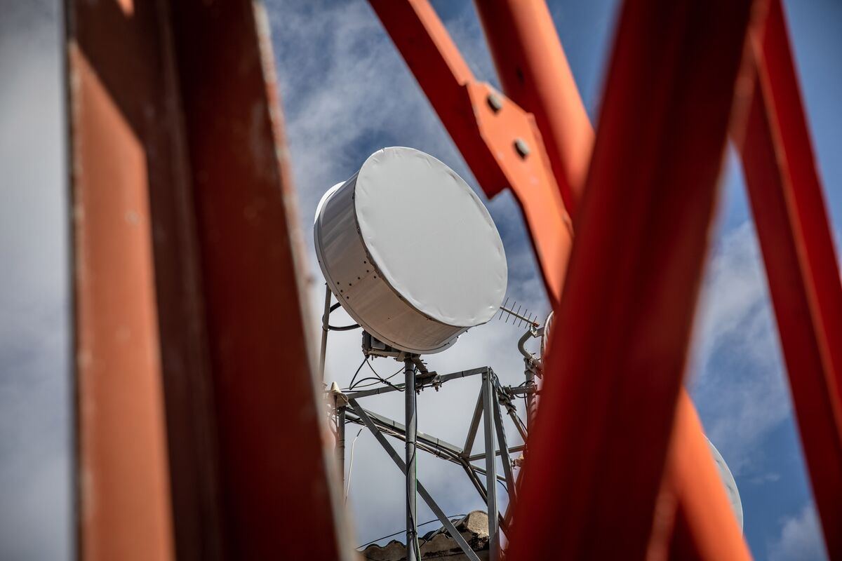 BCE sells 49.9% tower stake to La Caisse for C$2.45 billion
