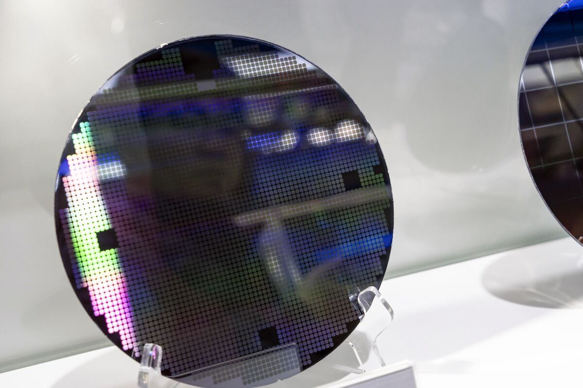 Chinese chip stocks hit one-year low on US sanctions report