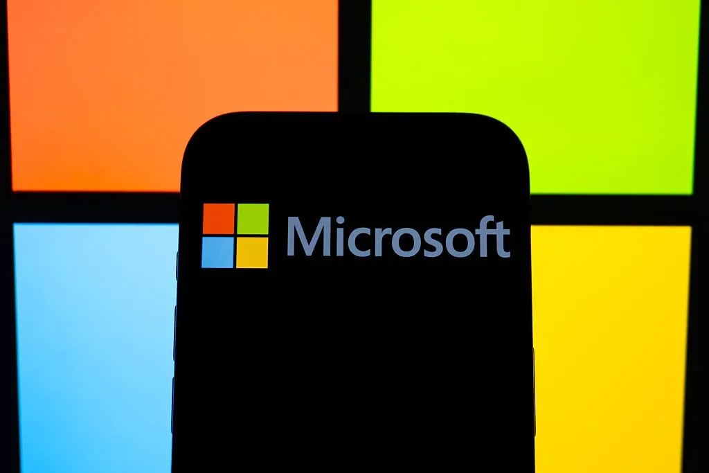 微軟第四季度業績超預期，Azure增長43%，因會計變更下調資本支出預測