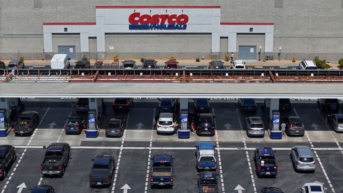 Costco fiscal Q4 beats, membership growth still slows, price target cut to $1,050