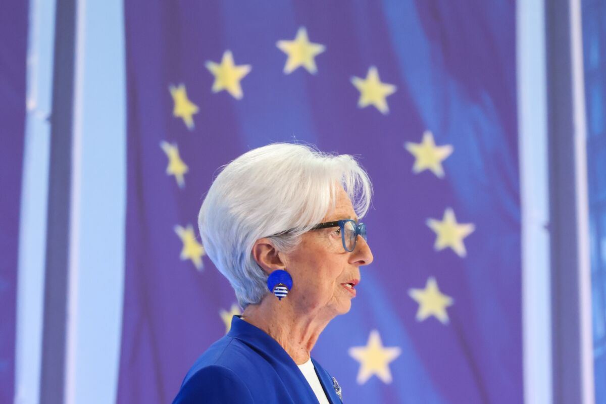 ECB holds deposit rate at 2.5% as Lagarde plans early February exit