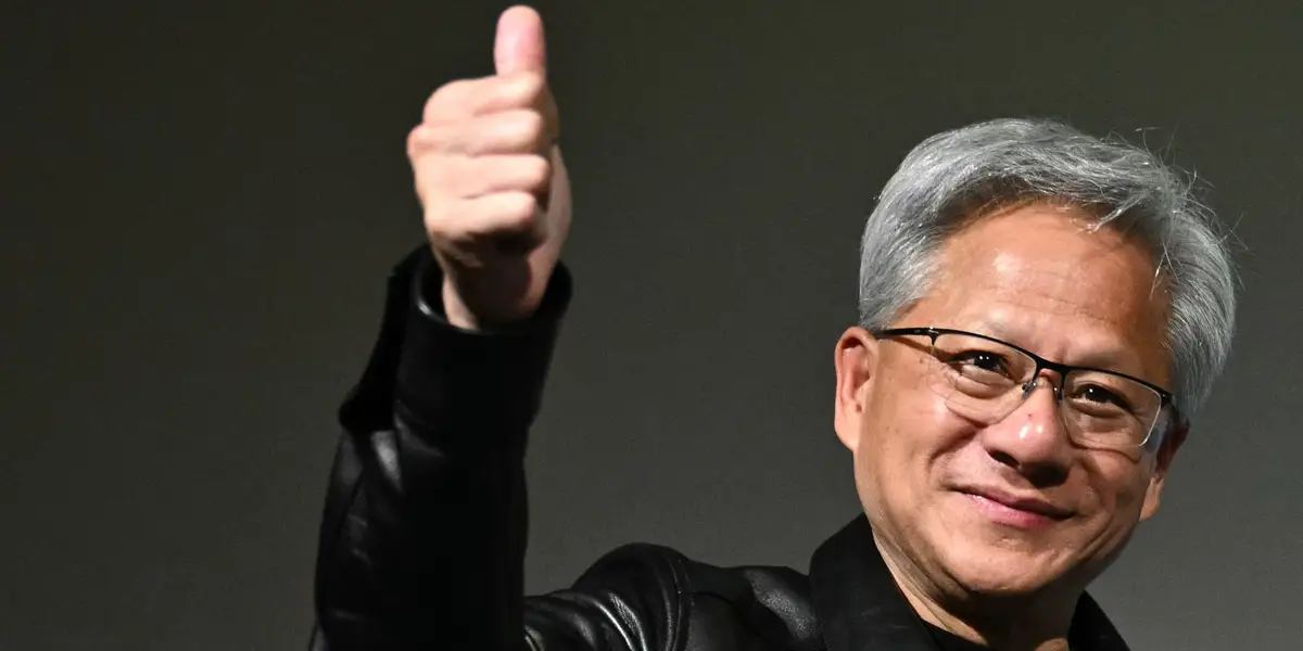 英伟达股票获SK海力士HBM合作与晨星估值支持的双重利好催化