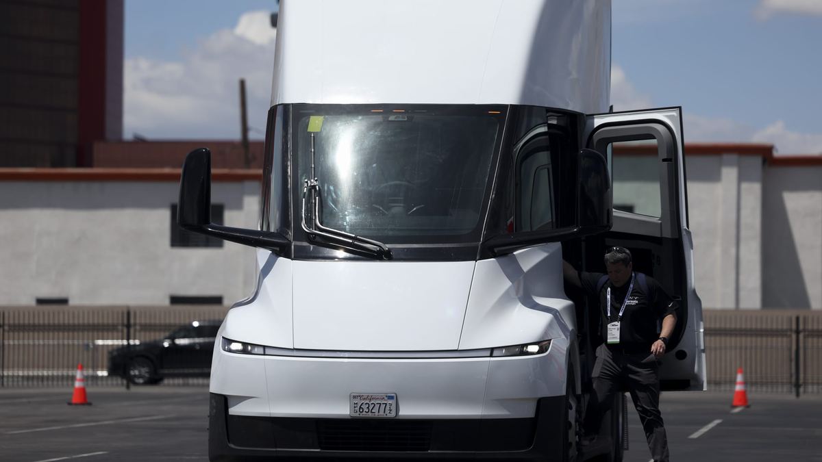 特斯拉 Semi 工厂投产,目标年产5万辆电动卡车