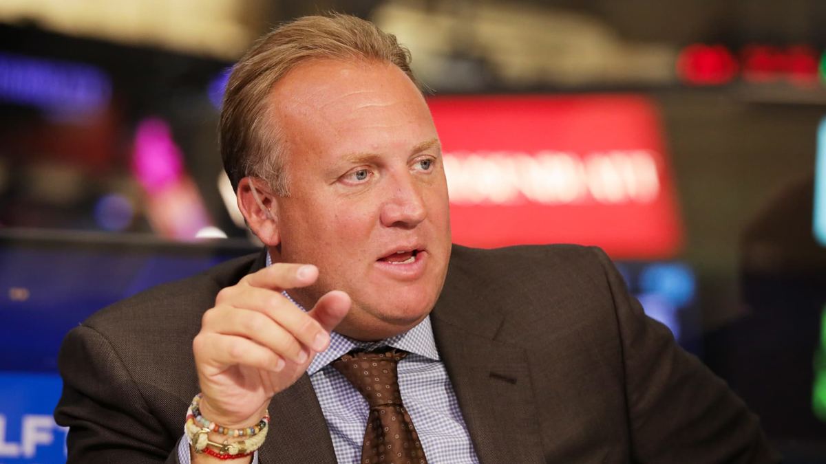 Palantir falls 7.2% to $186 on valuation worries before Nov 2 earnings