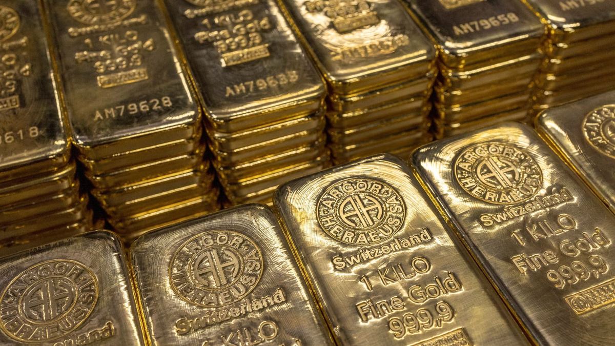 黄金和白银下跌，债券收益率飙升削弱金属需求