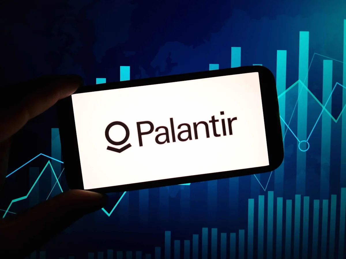 Palantir擴大與普華永道AI聯盟，軟體漲勢擴散