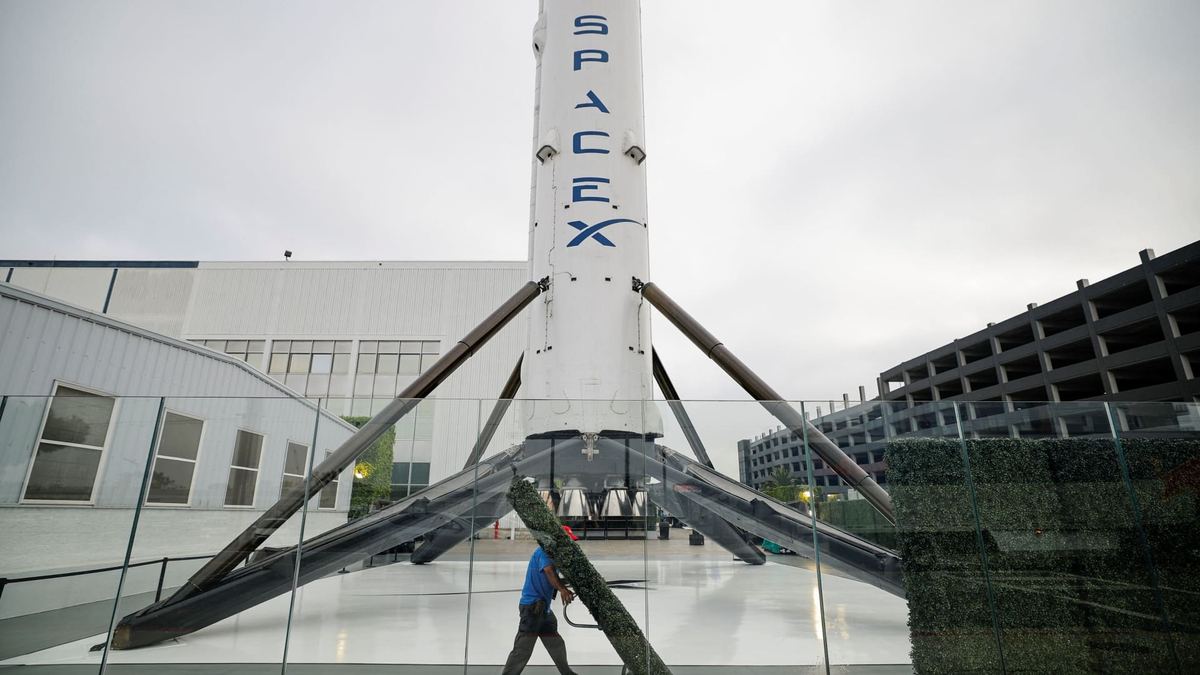 SpaceX 從 Grain Management 購入 800 MHz 頻譜，壓制電信股