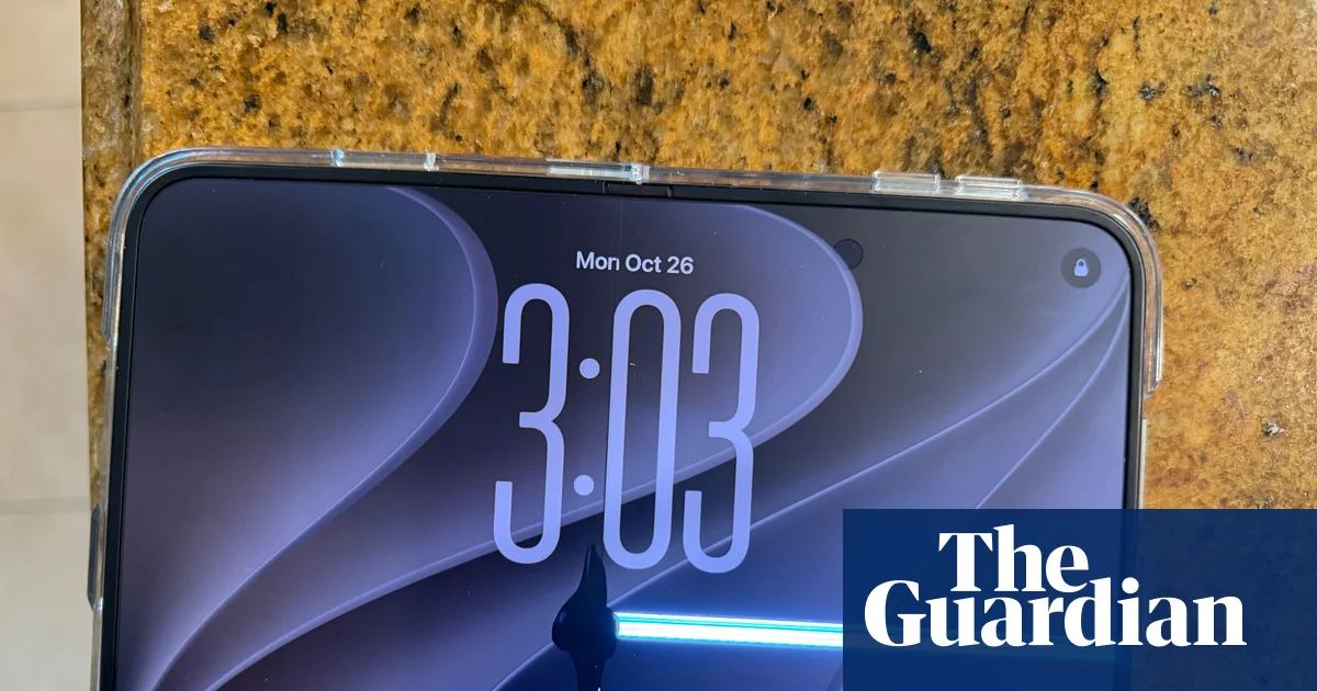 苹果确认 iPhone Duo 屏幕故障，此前有屏幕开裂报告
