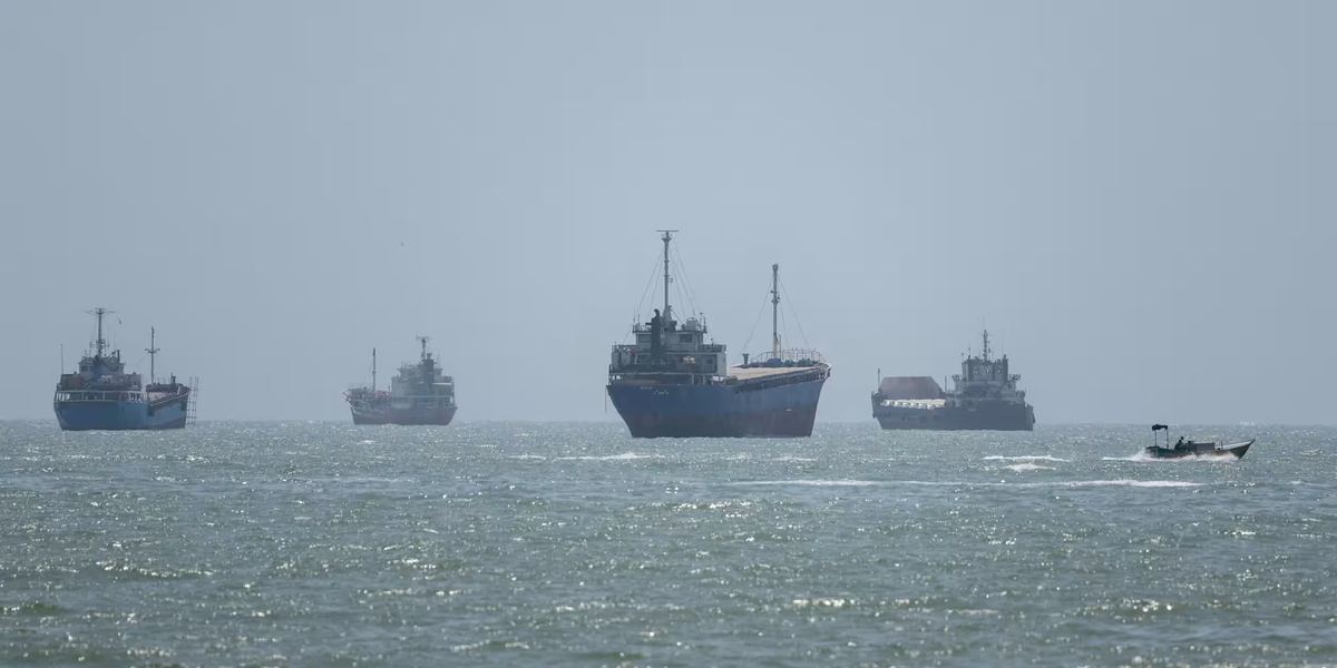 Iran moves toward Strait of Hormuz transit fees