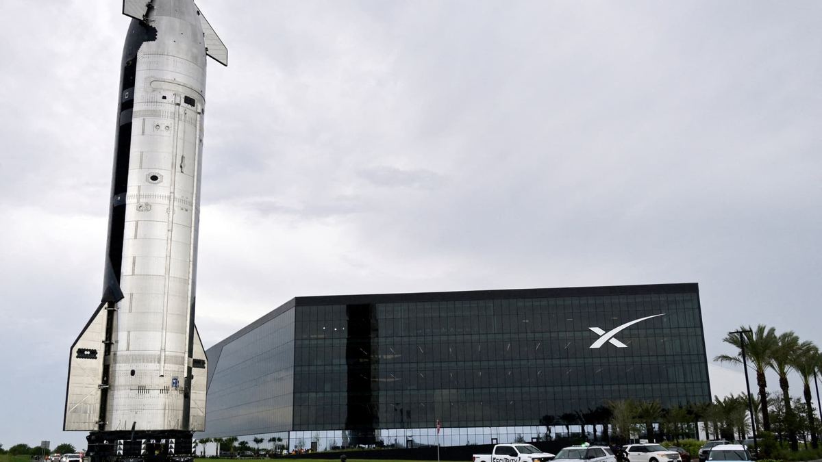 SpaceX prepares first orbital Starship test flight