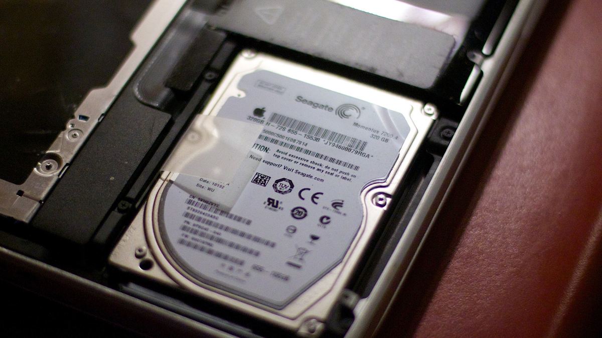 STX falls over 10% as Toshiba plans to double HDD capacity
