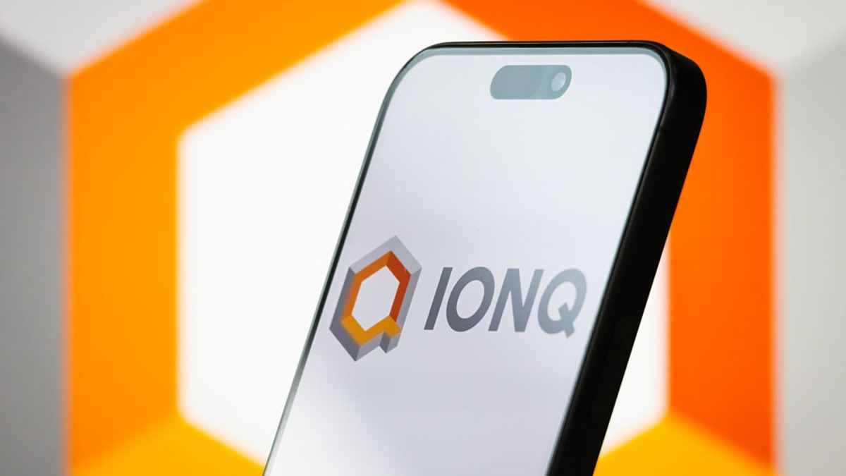 IonQ 展示实时量子纠错解码器，股价大涨 11%