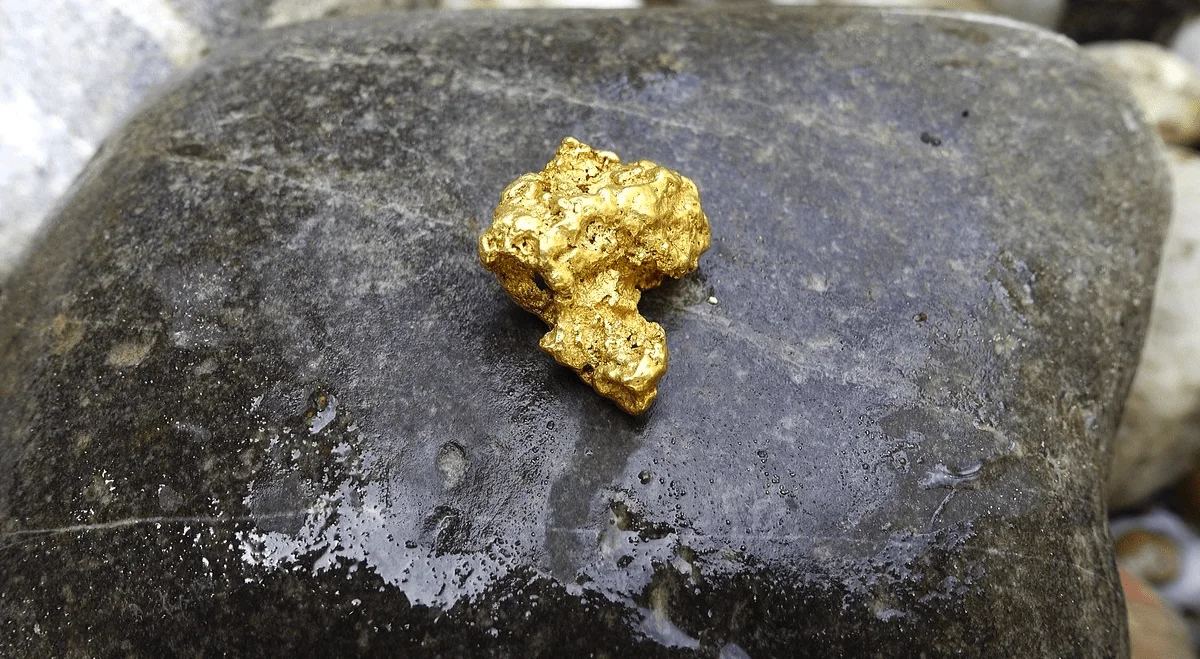 美联储加息并暗示进一步紧缩，黄金走低