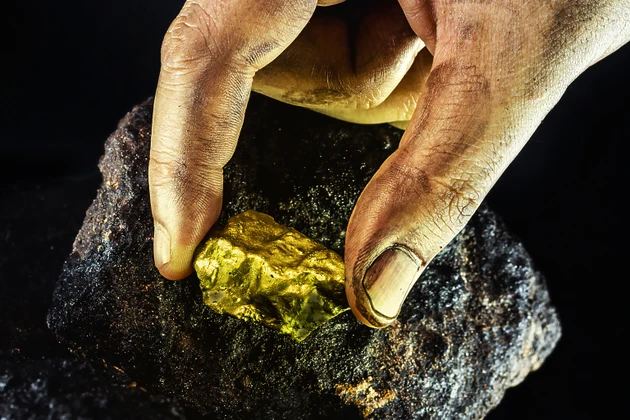 Gold slips as Fed rate path stays higher for longer